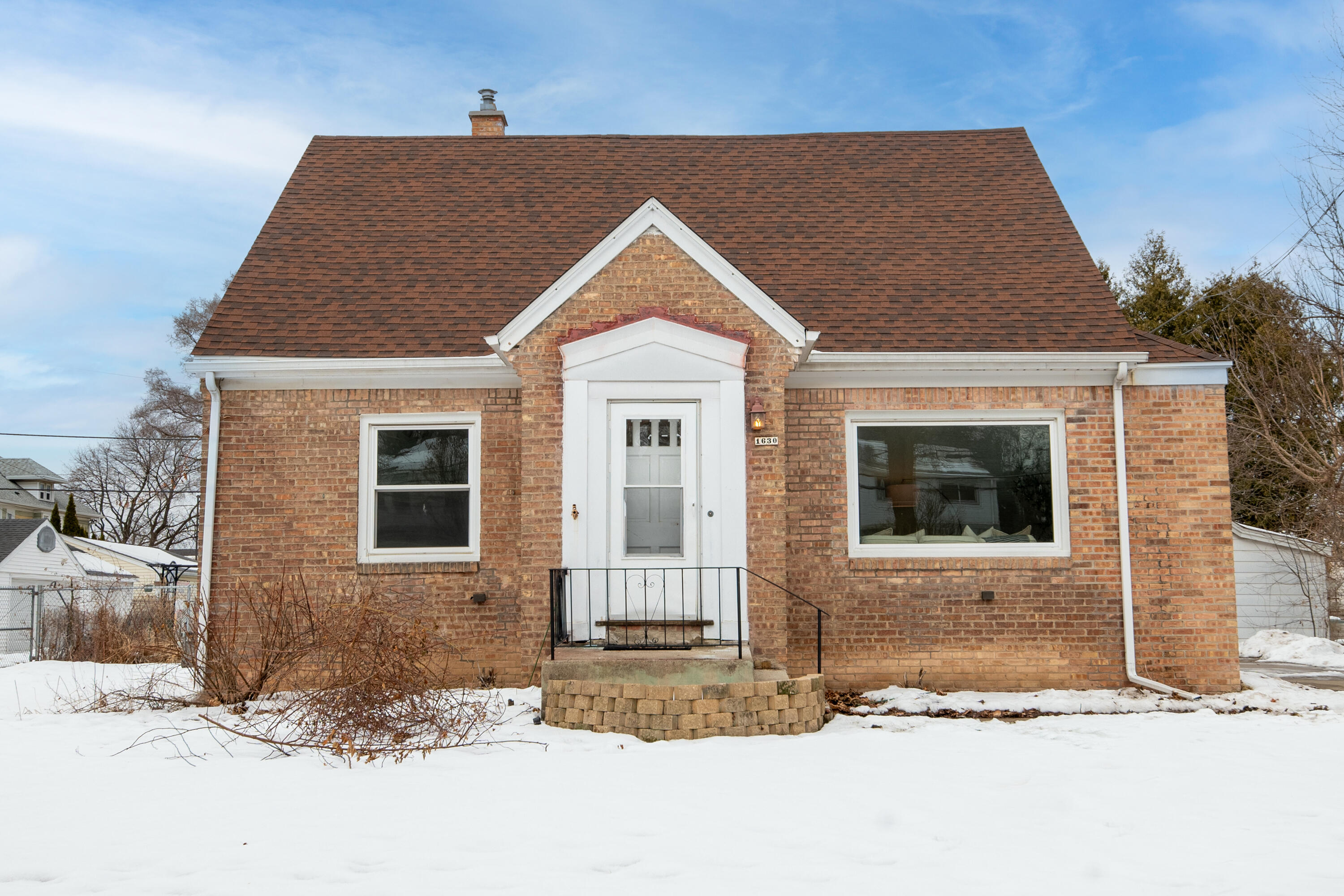 1630 W Lawn Ave