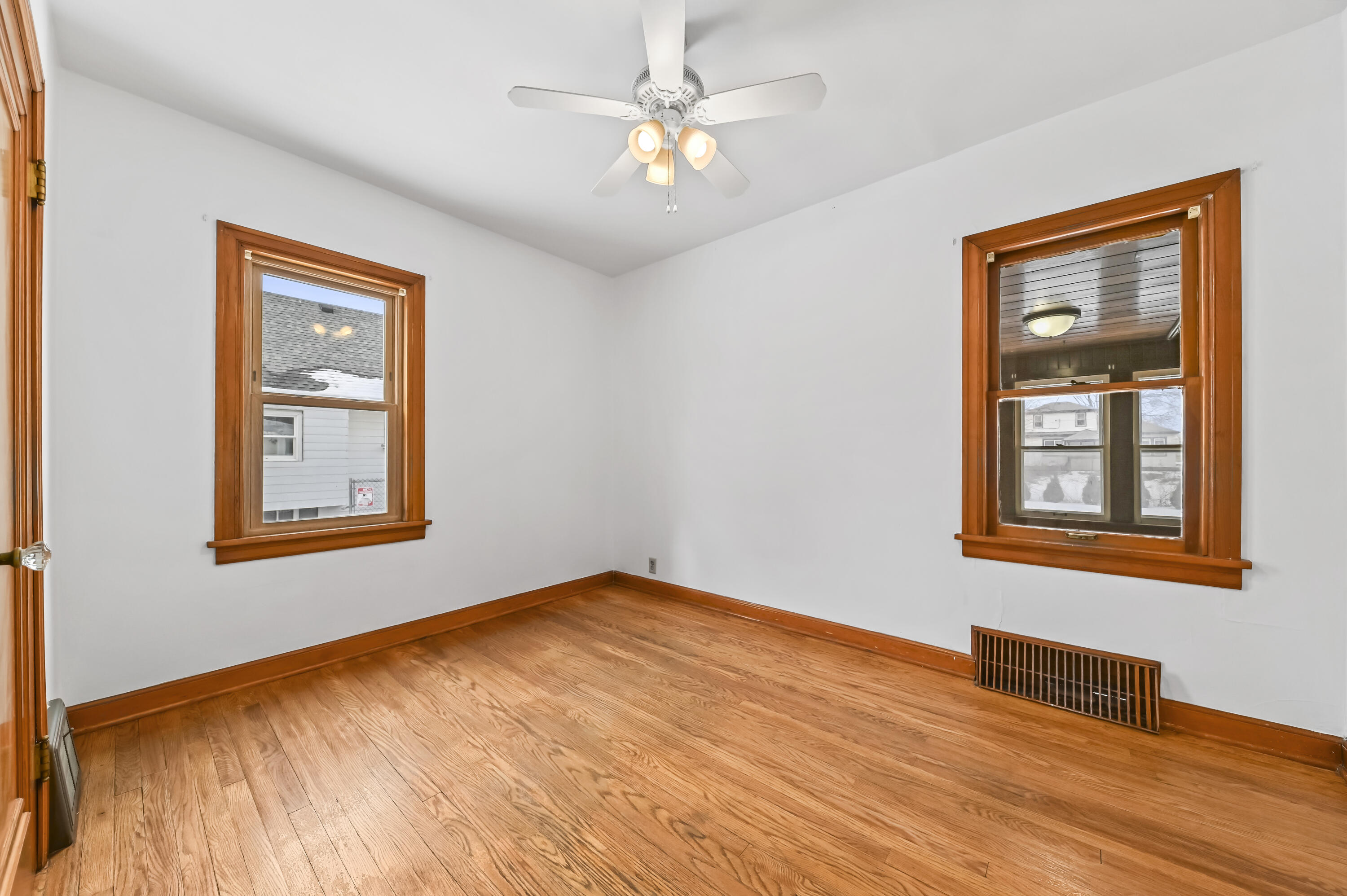 1630 W Lawn Ave
