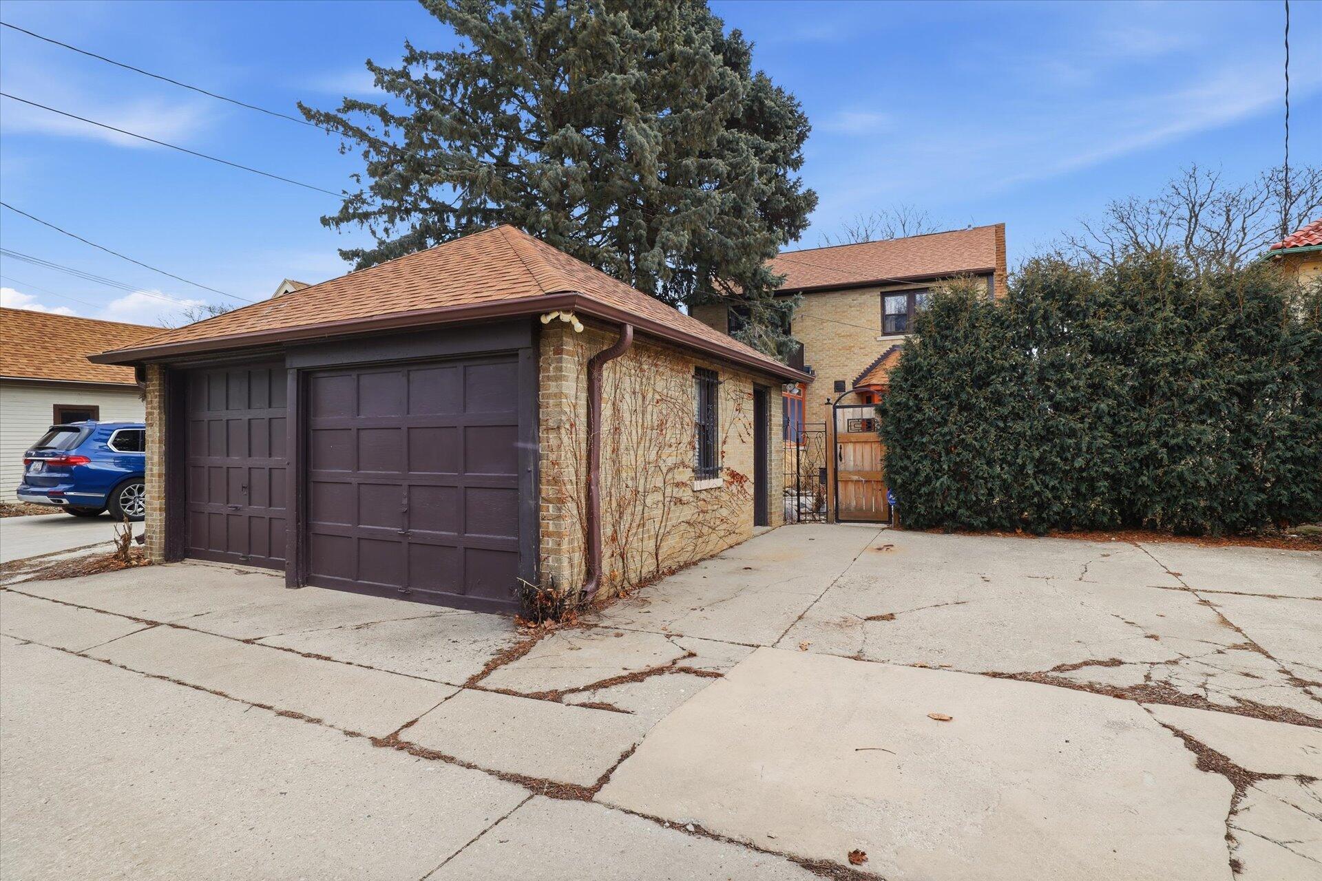 3237 N 51st Blvd