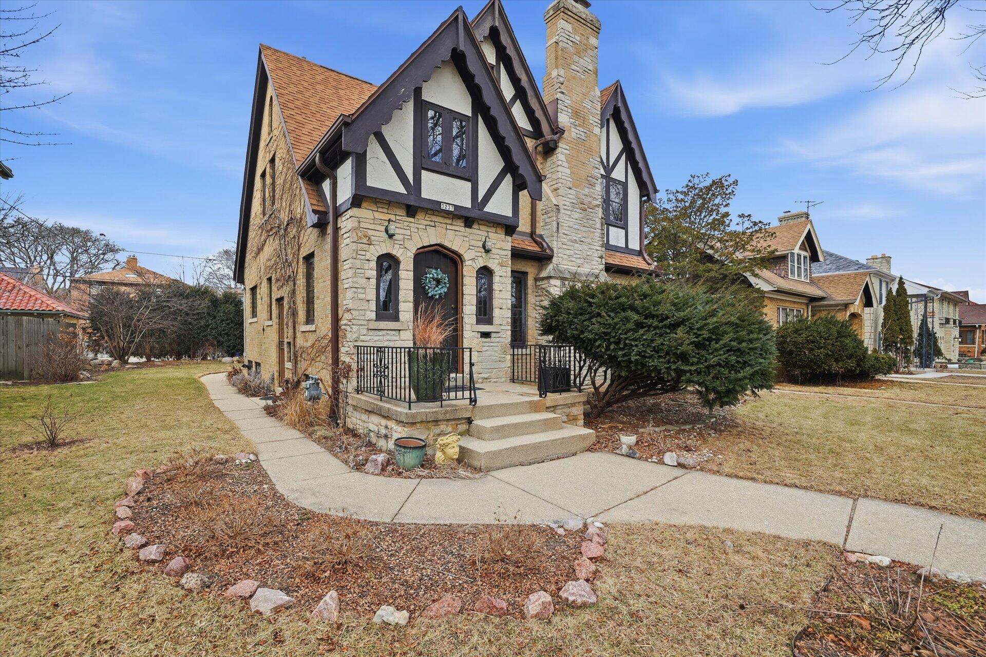 3237 N 51st Blvd
