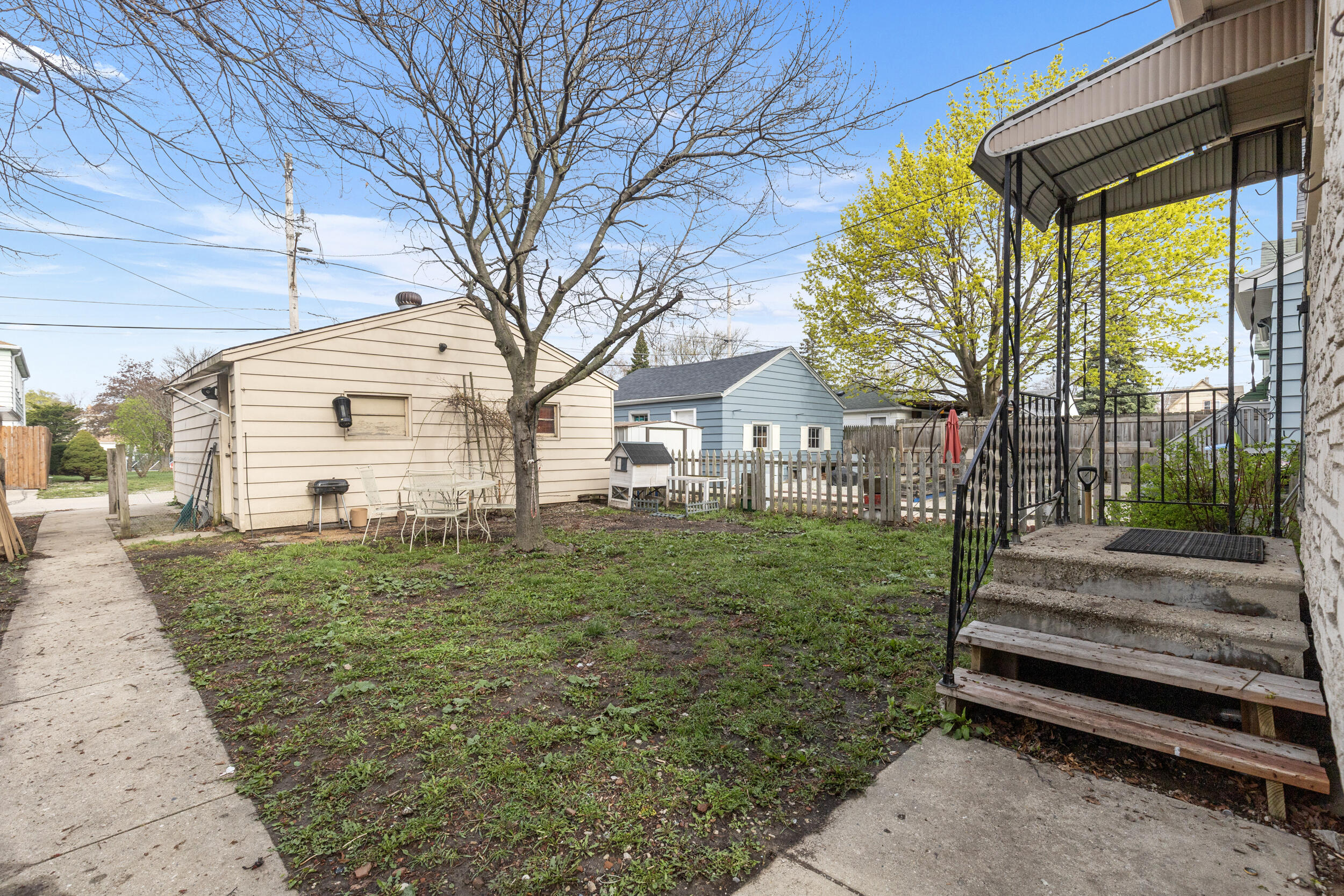 2051 S 55th St