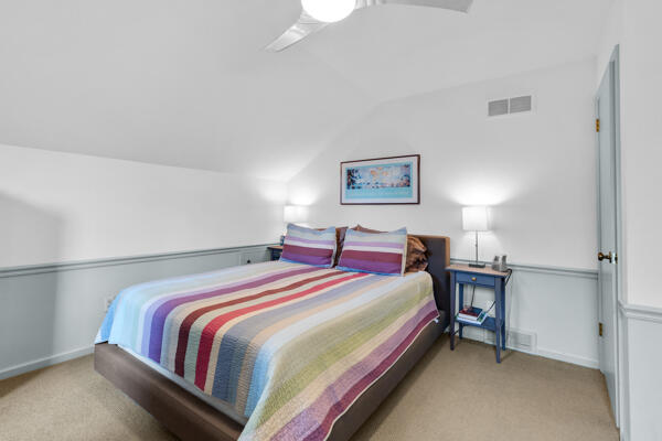 10041 N Holmes Ct