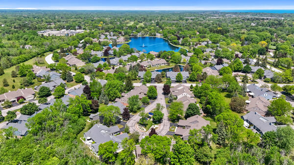 10041 N Holmes Ct