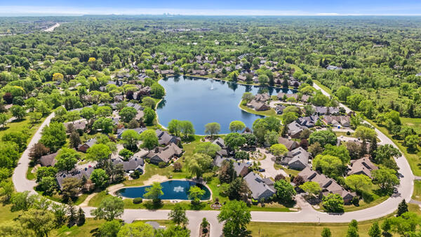 10041 N Holmes Ct