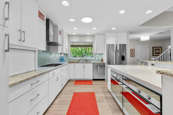 10041 N Holmes Ct