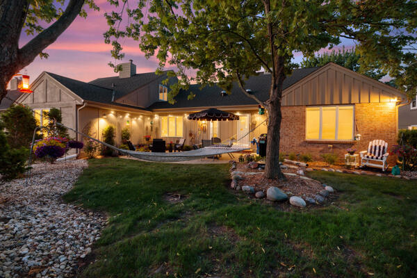 10041 N Holmes Ct