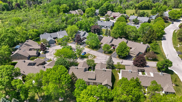 10041 N Holmes Ct