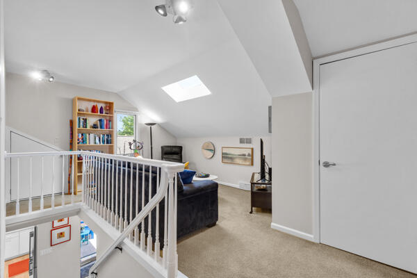10041 N Holmes Ct