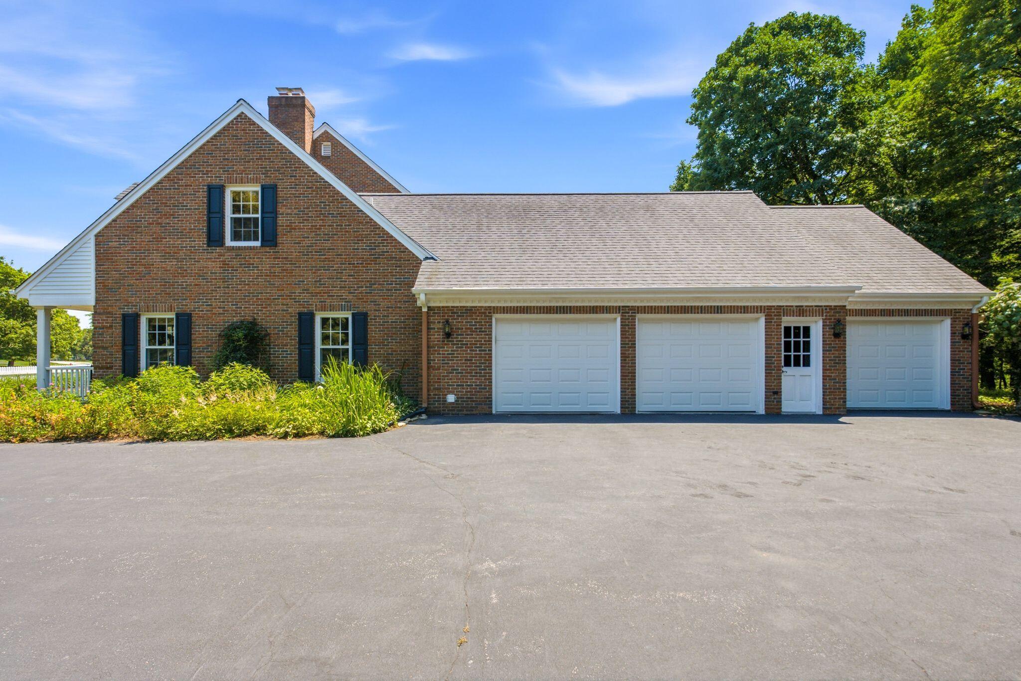 19185 Alta Vista Dr