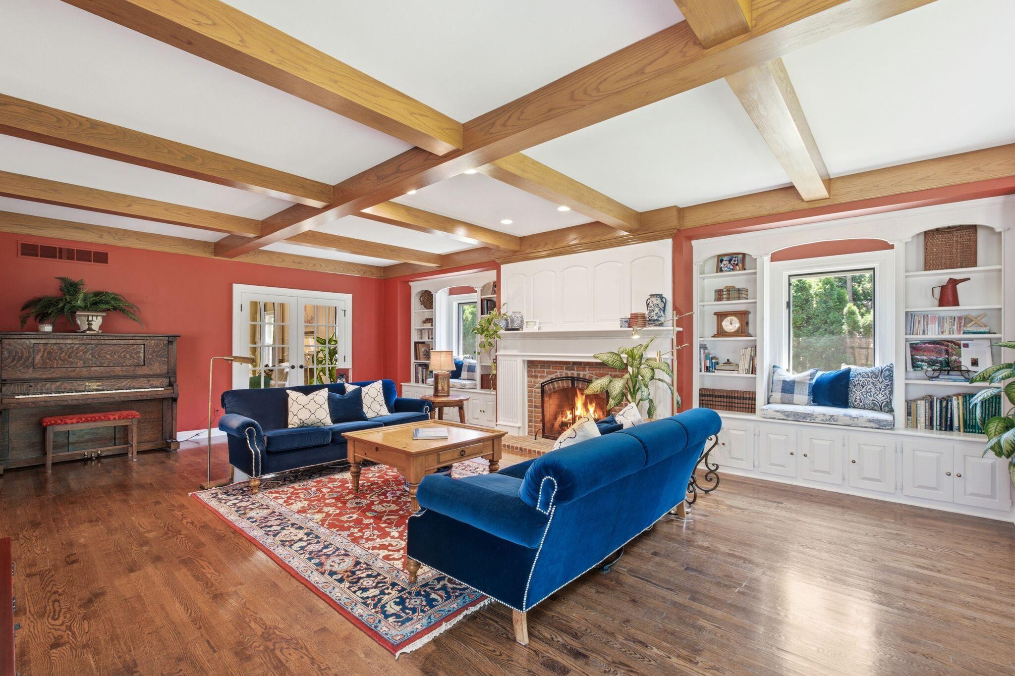 19185 Alta Vista Dr