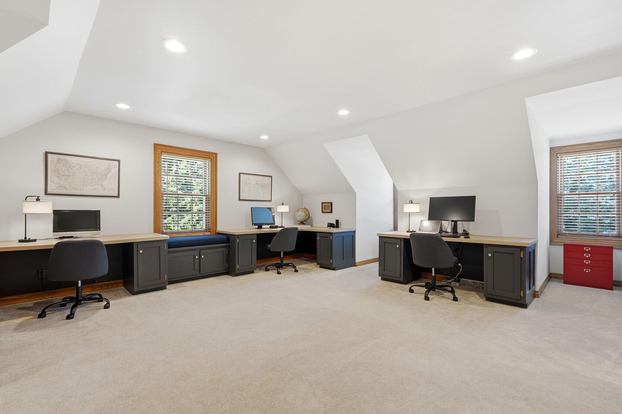 19185 Alta Vista Dr