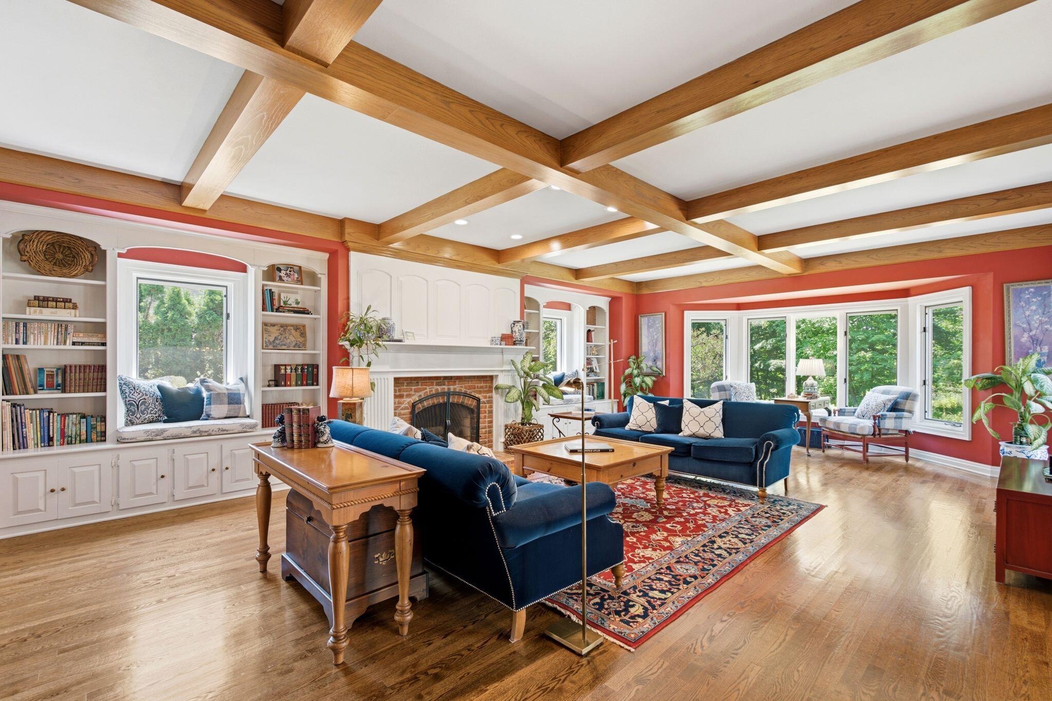 19185 Alta Vista Dr