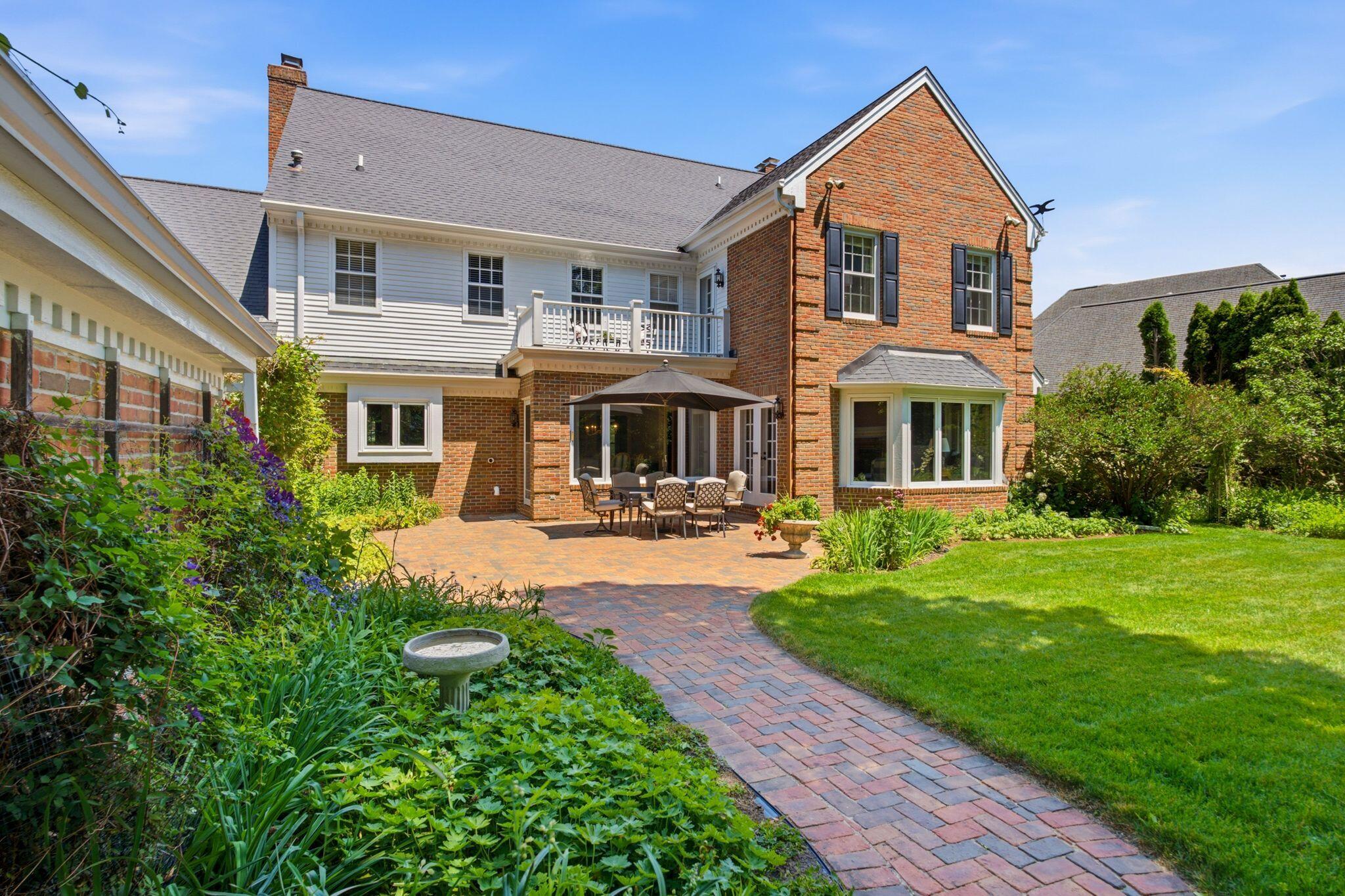 19185 Alta Vista Dr