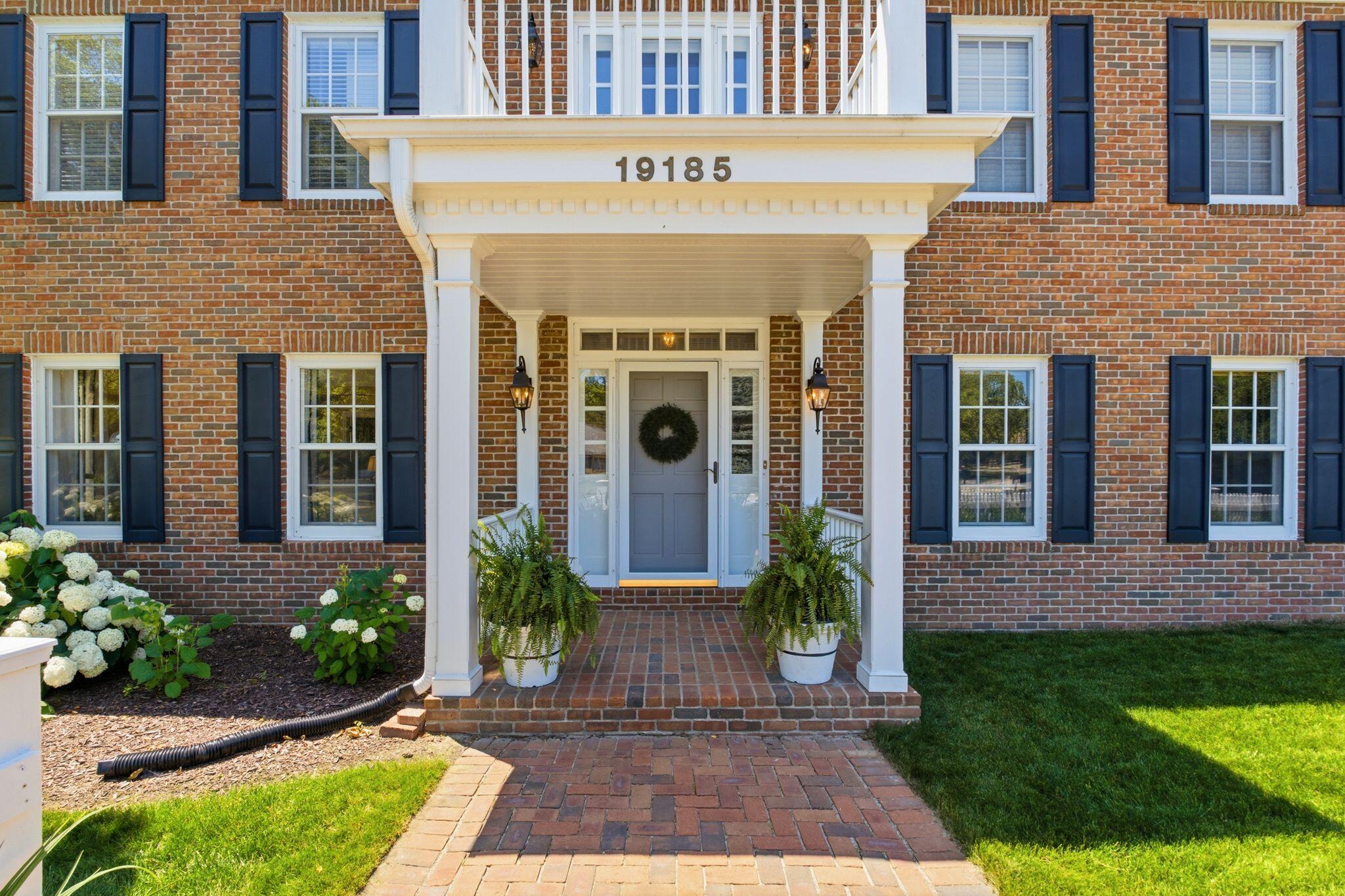 19185 Alta Vista Dr
