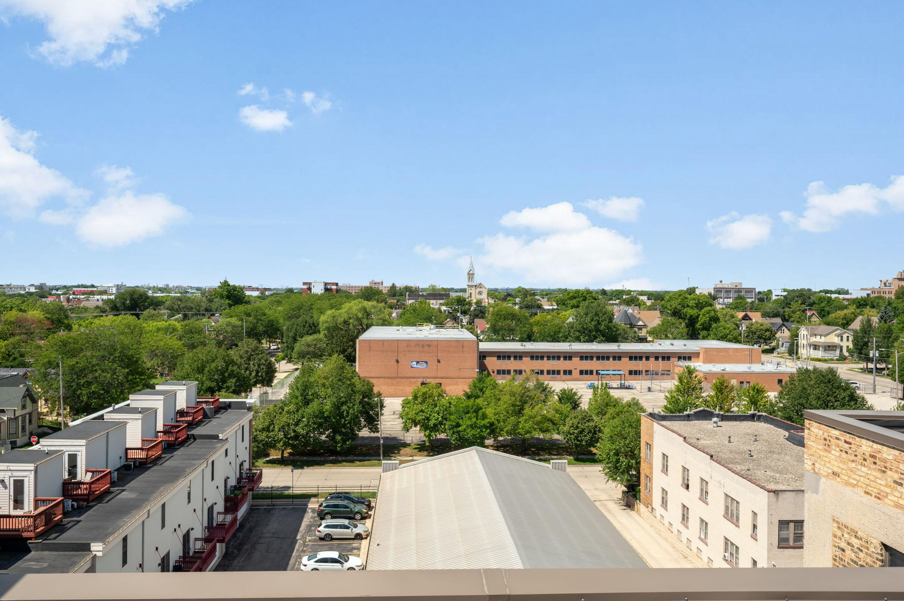 234 E Reservoir Ave, 606