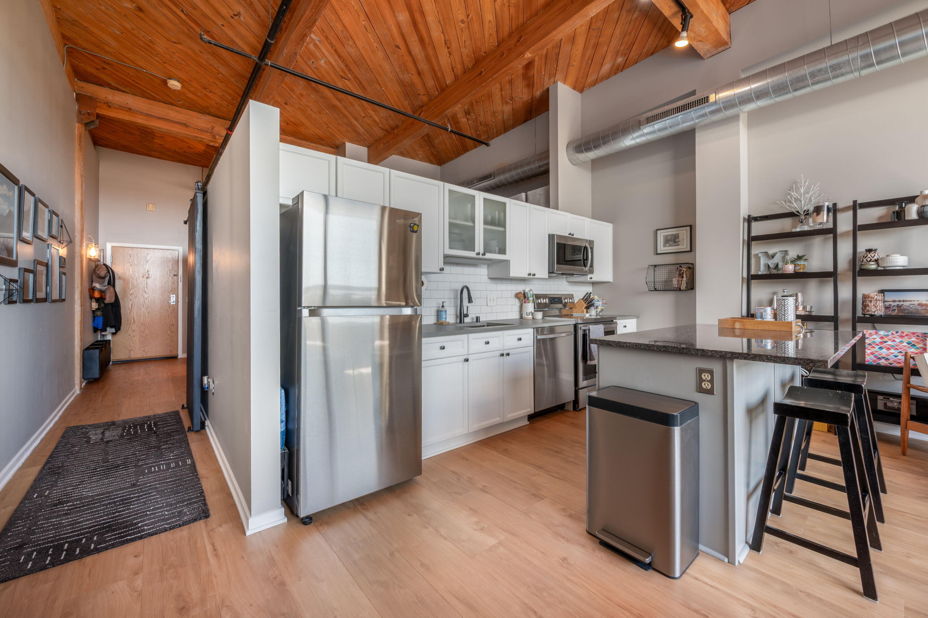 234 E Reservoir Ave, 606