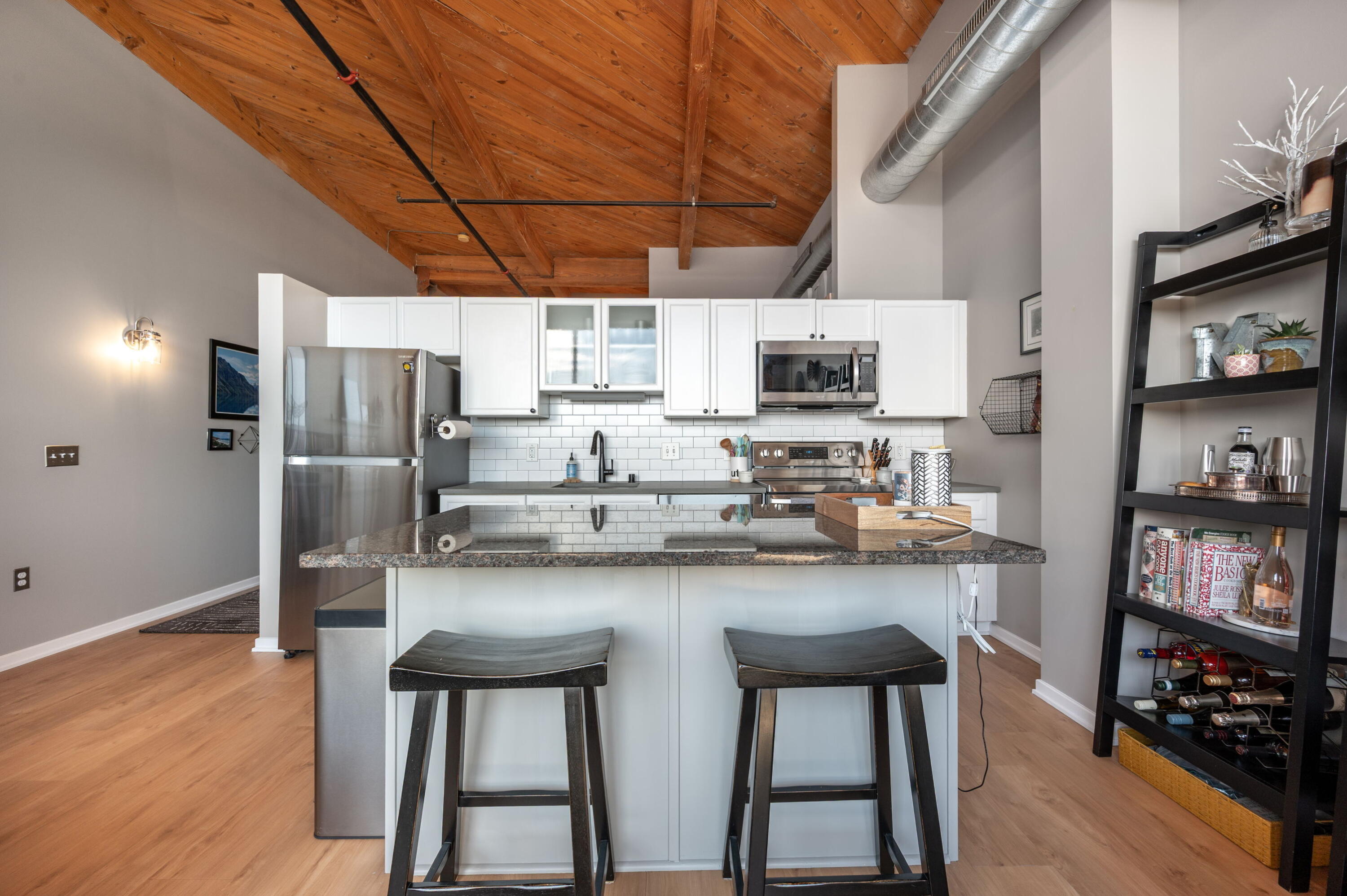 234 E Reservoir Ave, 606