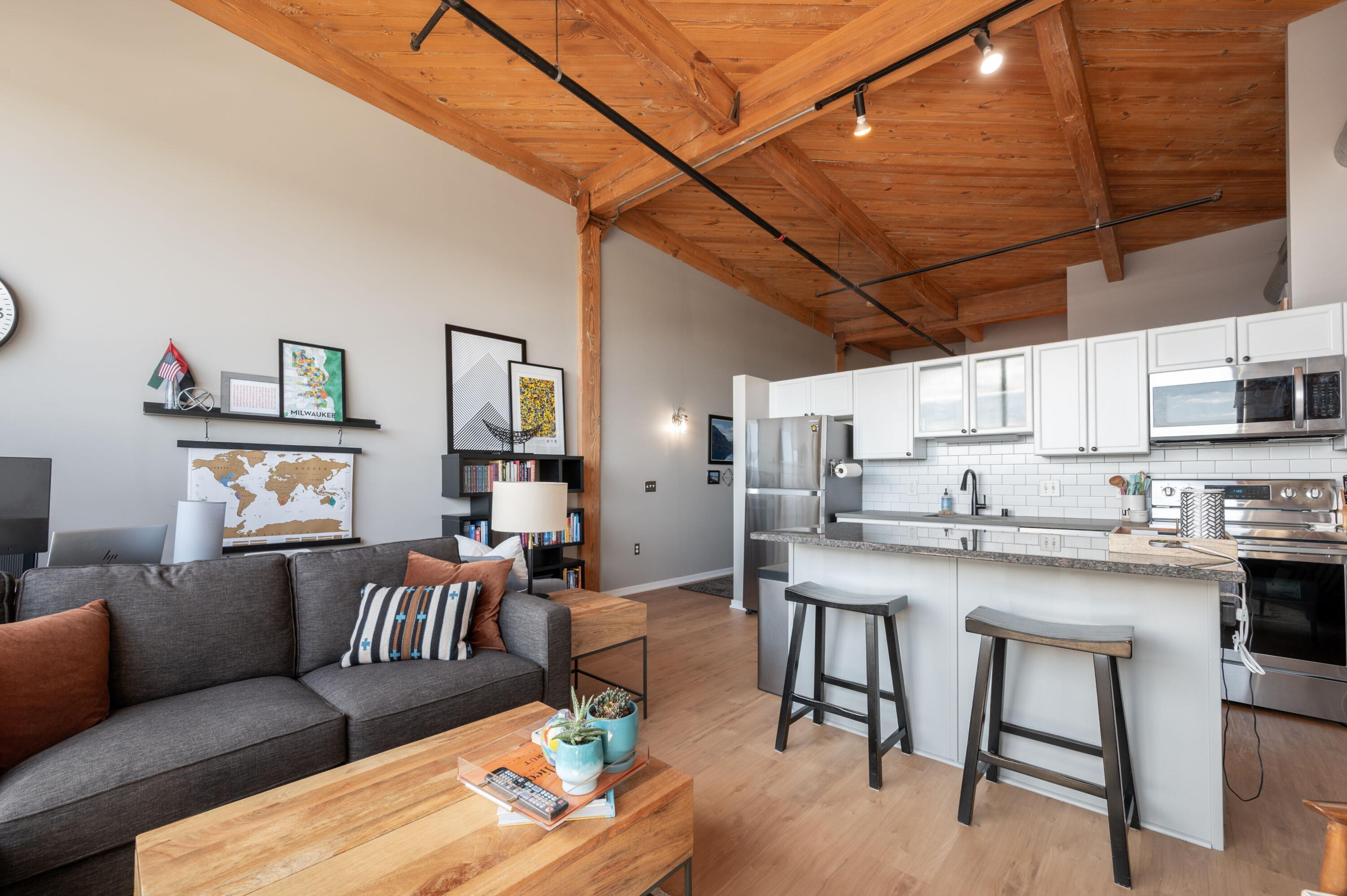 234 E Reservoir Ave, 606