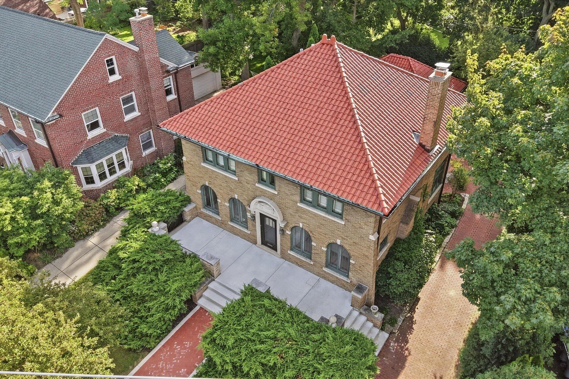 2522 N Summit Ave