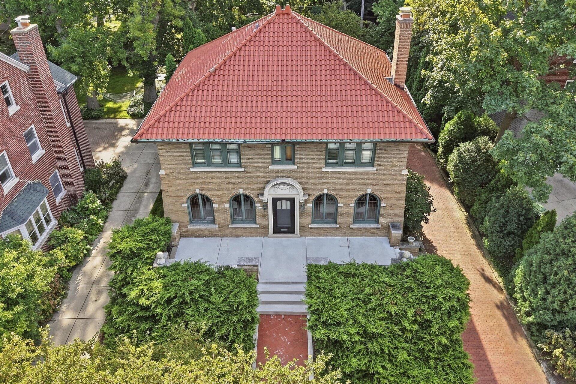 2522 N Summit Ave