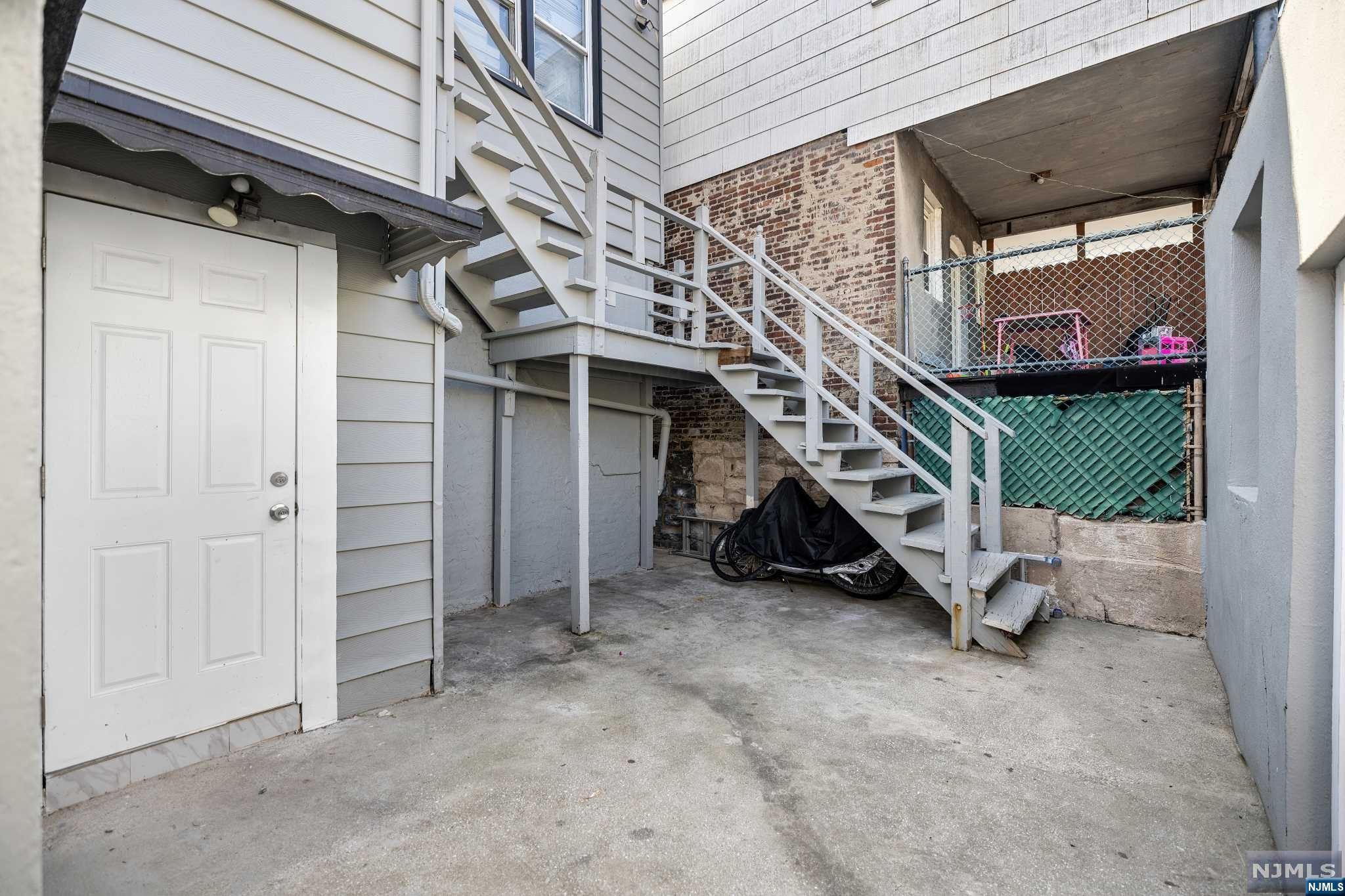 291 Delano Place