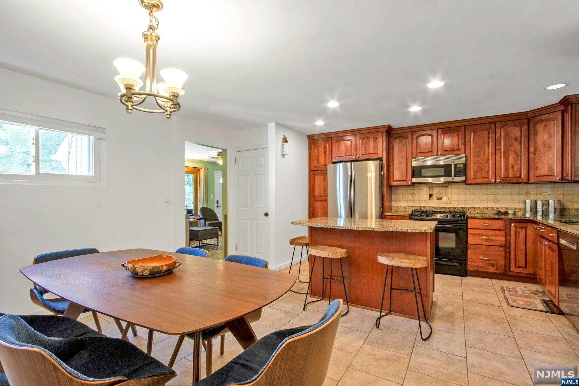 8 Lakeview Drive