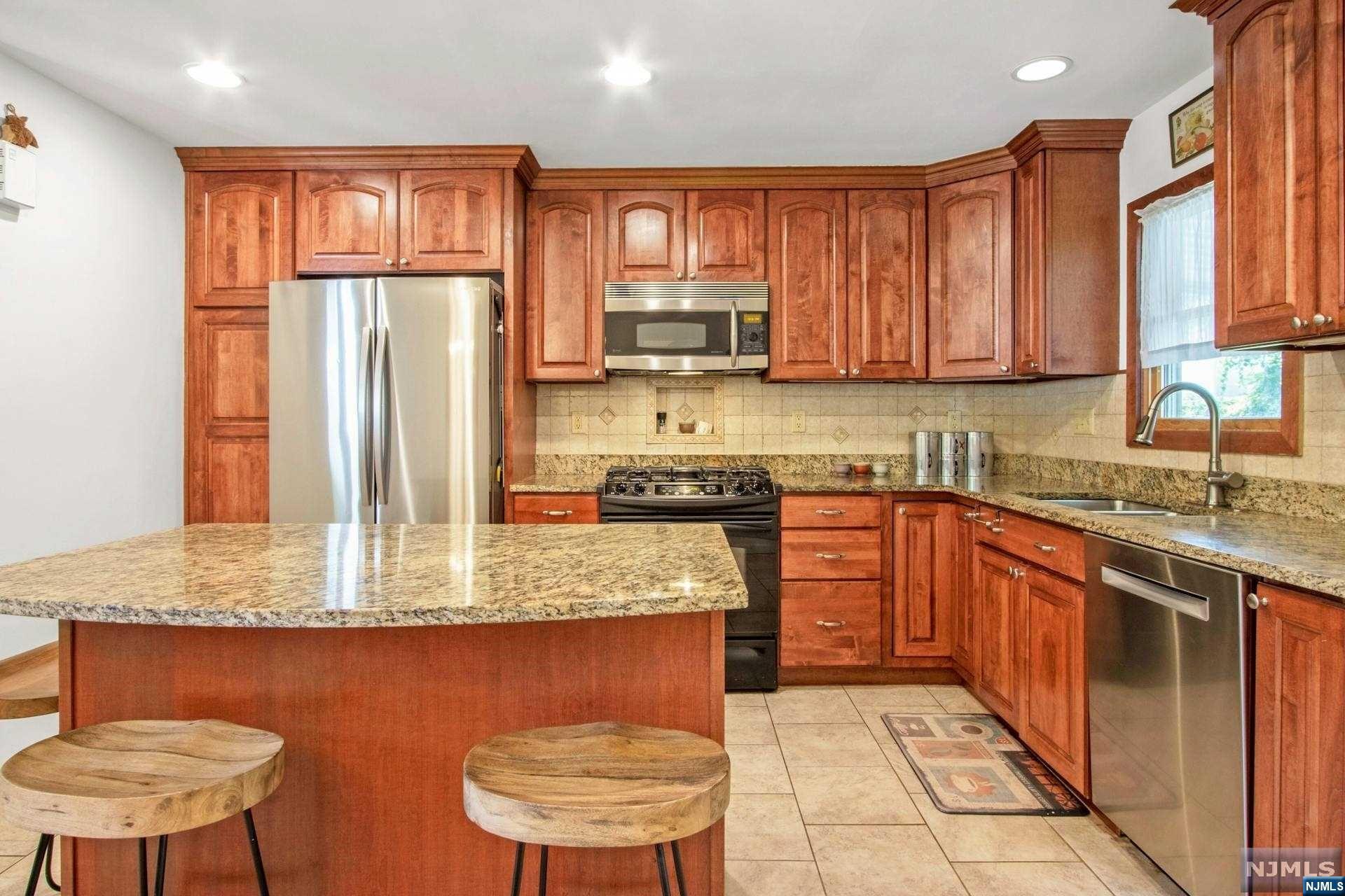 8 Lakeview Drive