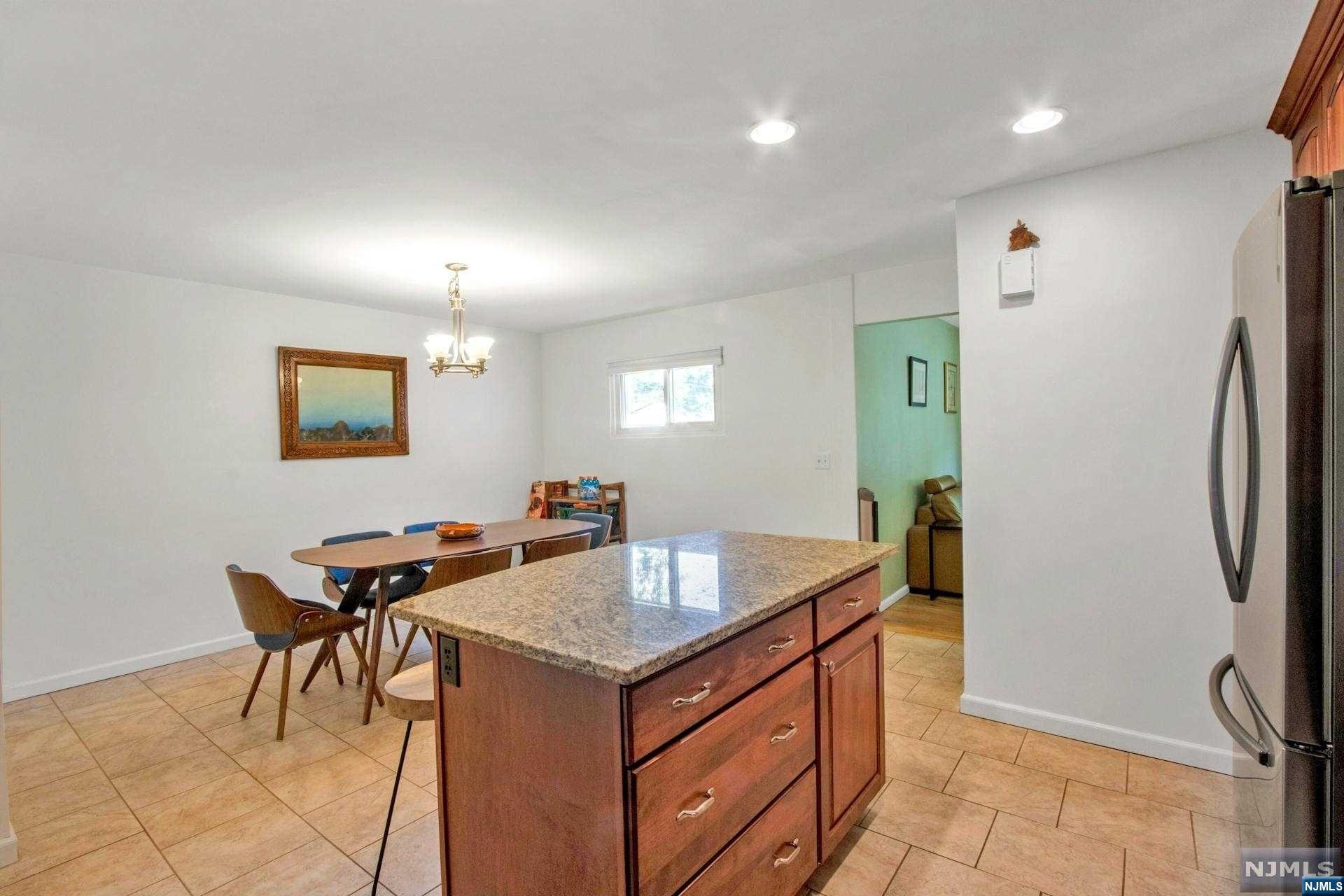 8 Lakeview Drive