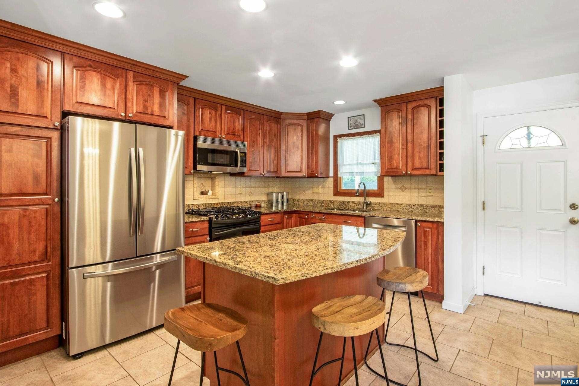 8 Lakeview Drive