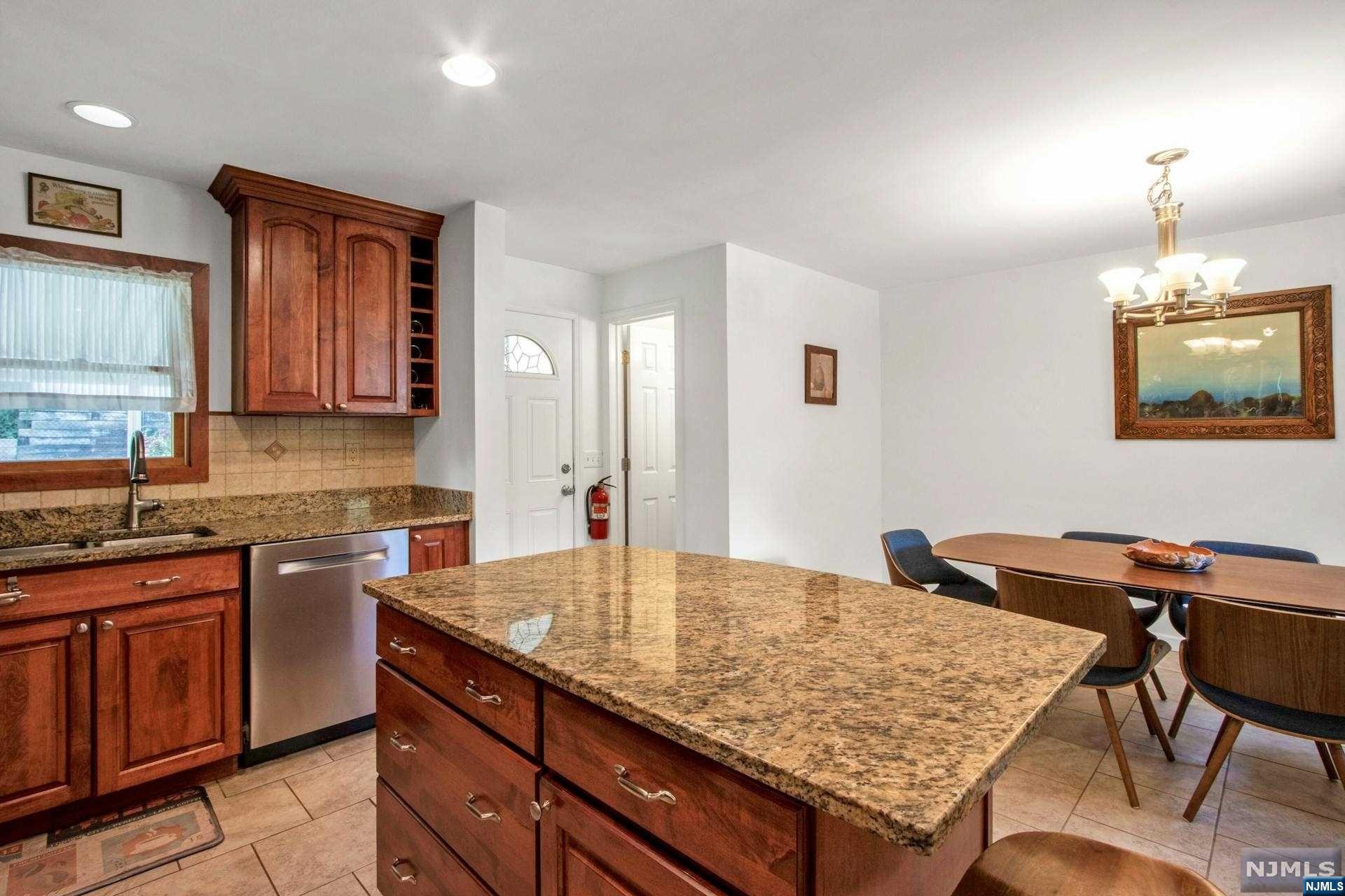 8 Lakeview Drive