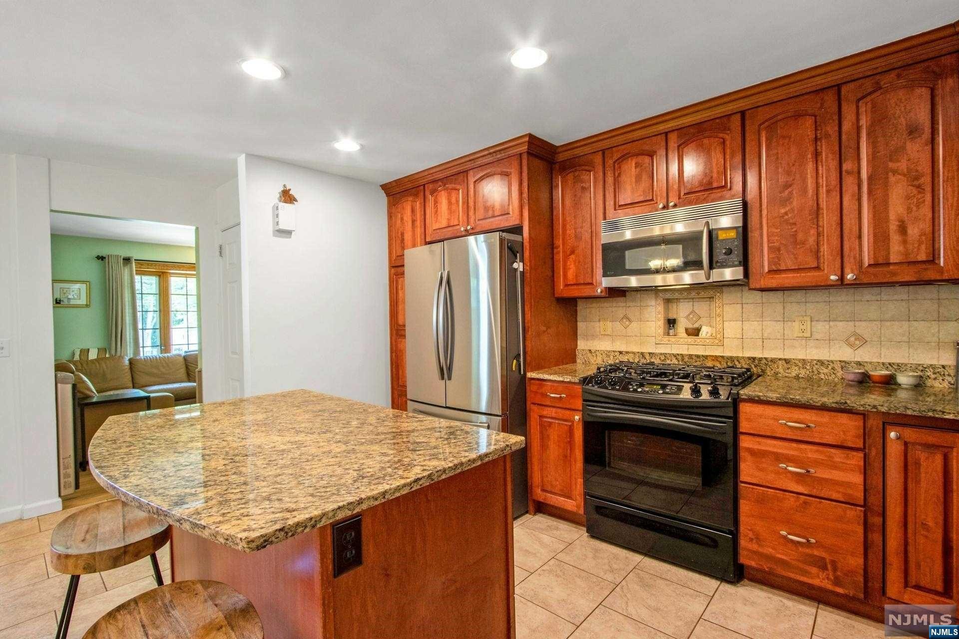 8 Lakeview Drive