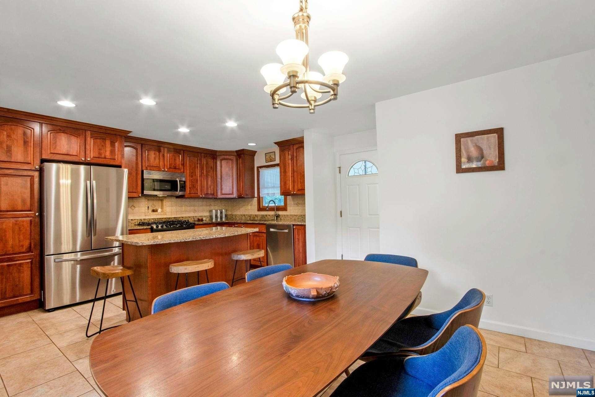 8 Lakeview Drive