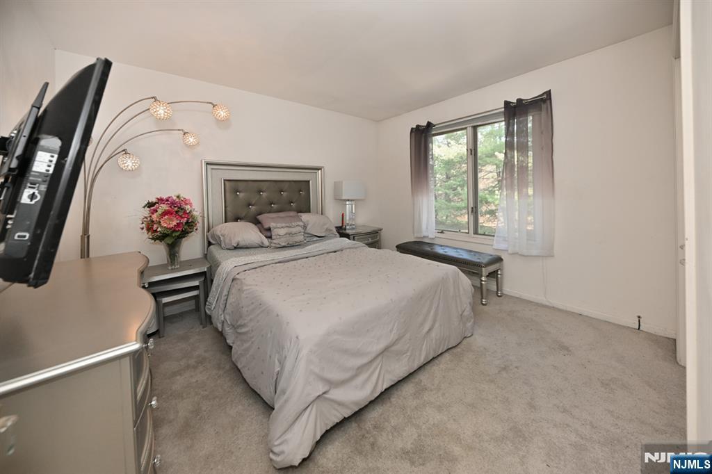 64 Lakeview Drive