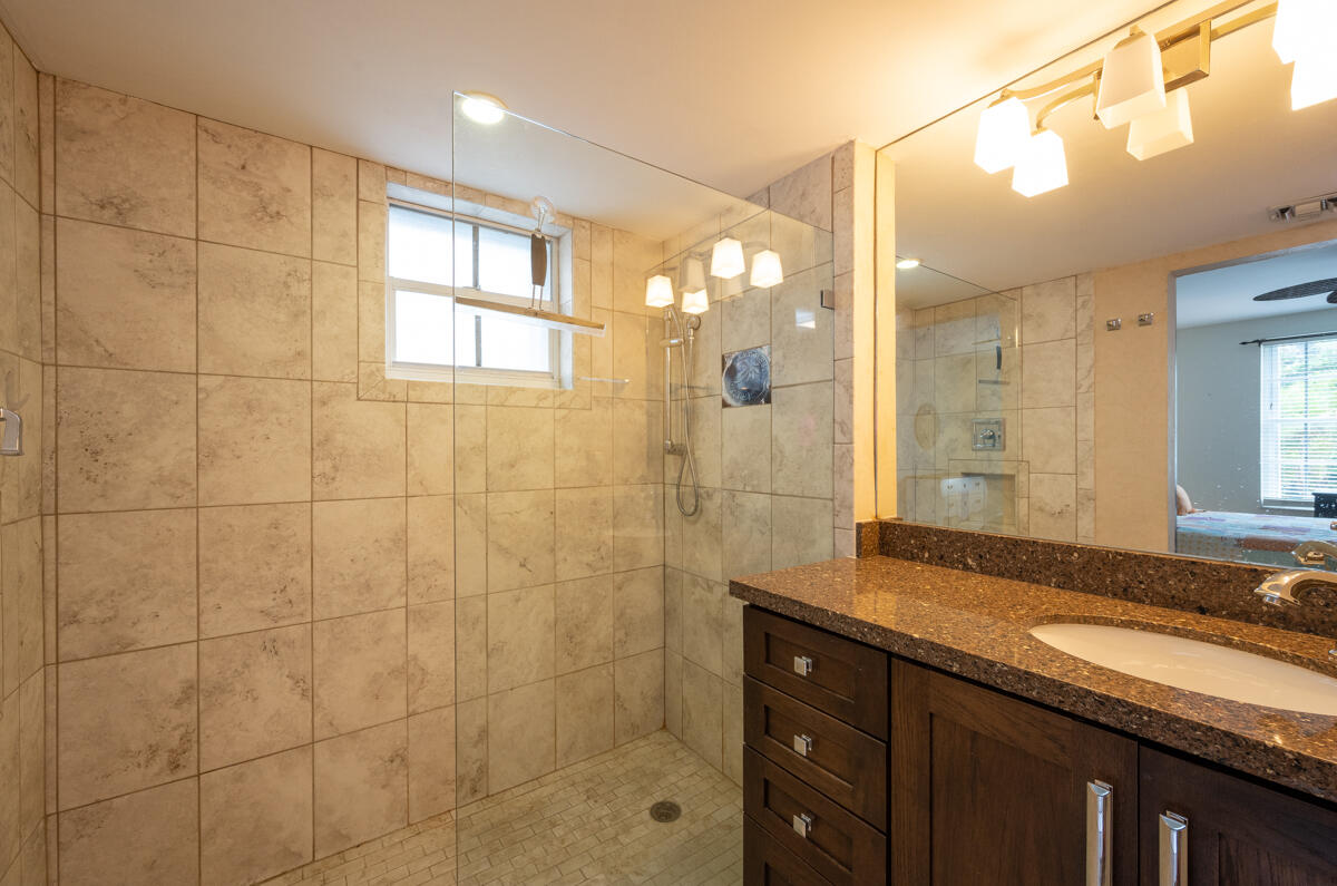 833 Eisenhower Drive Unit: 101