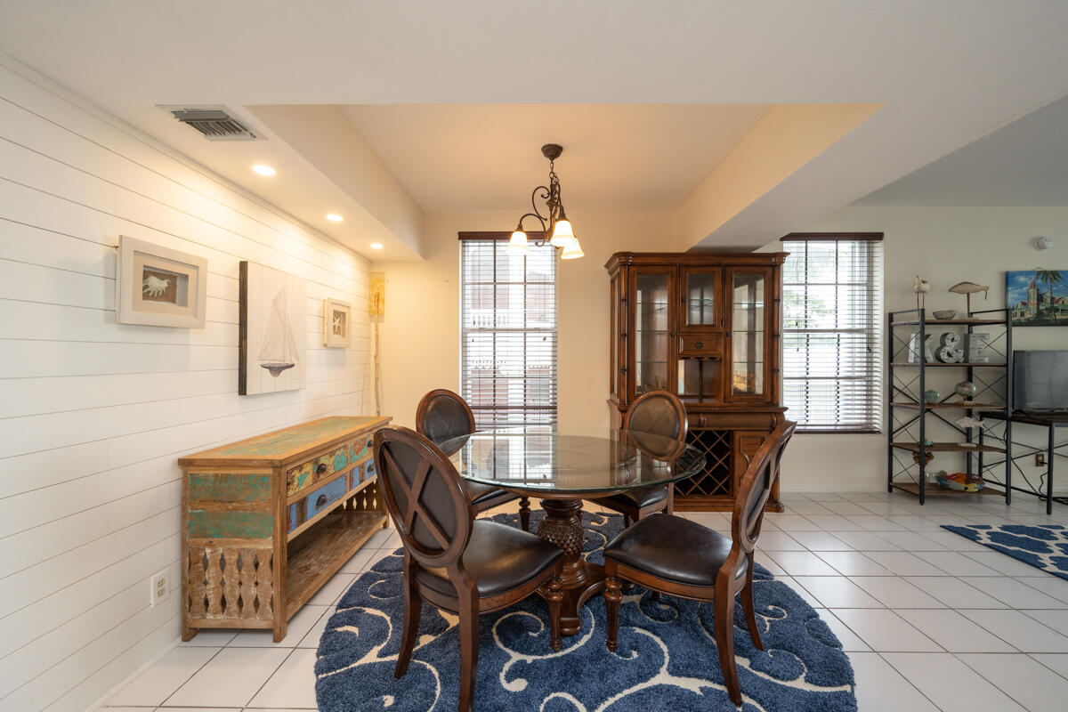 833 Eisenhower Drive Unit: 101