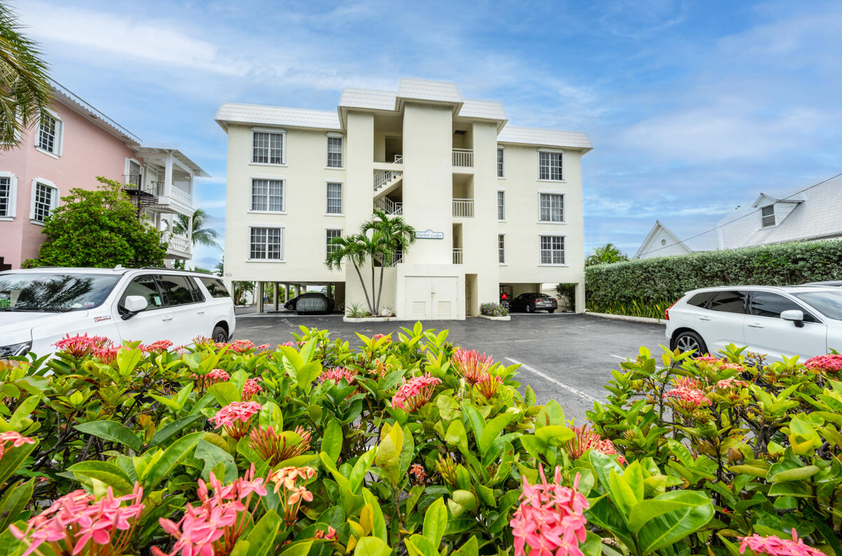 833 Eisenhower Drive Unit: 101