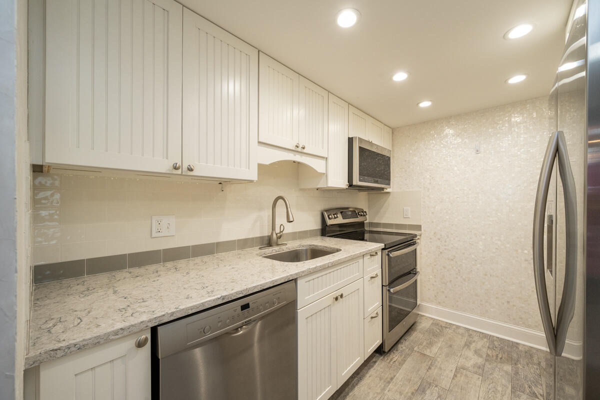 833 Eisenhower Drive Unit: 101