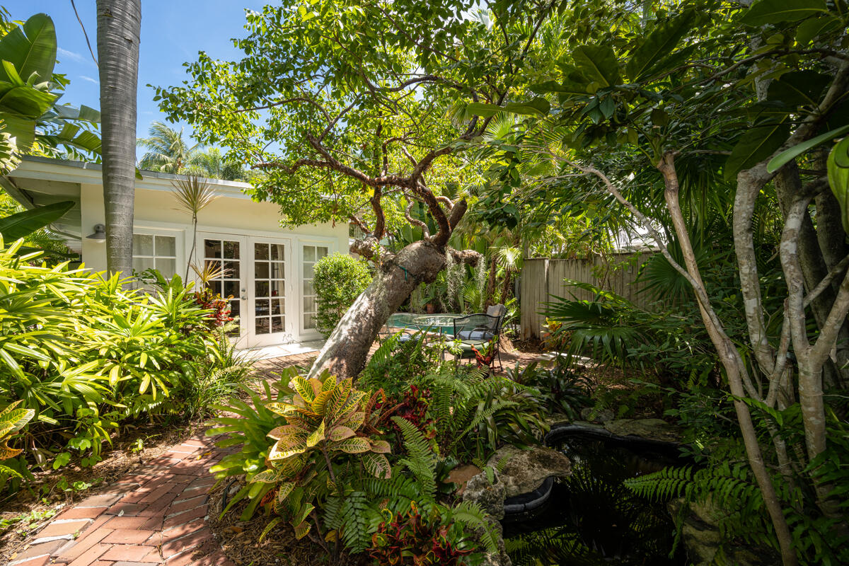 1415 Von Phister Street