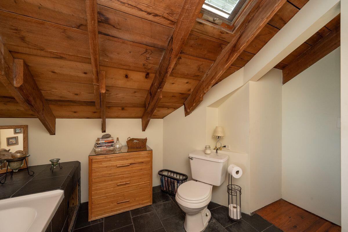 313 Catherine Street Unit: 3