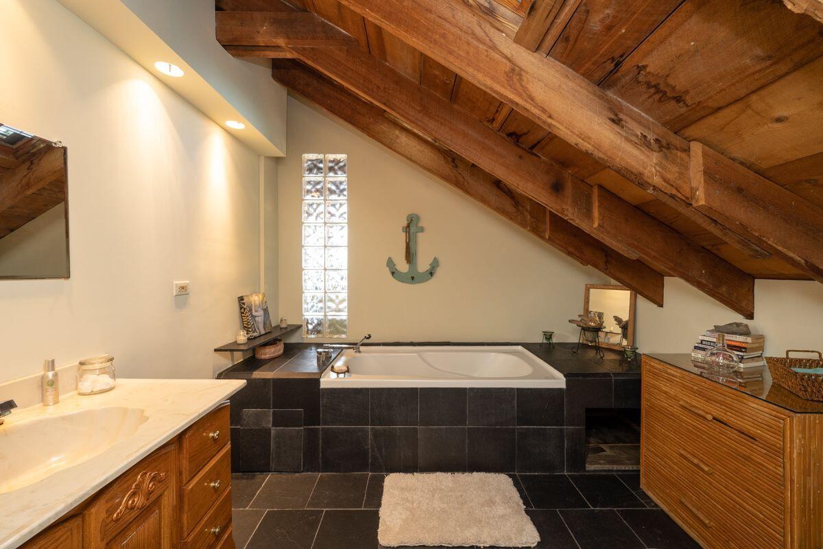 313 Catherine Street Unit: 3