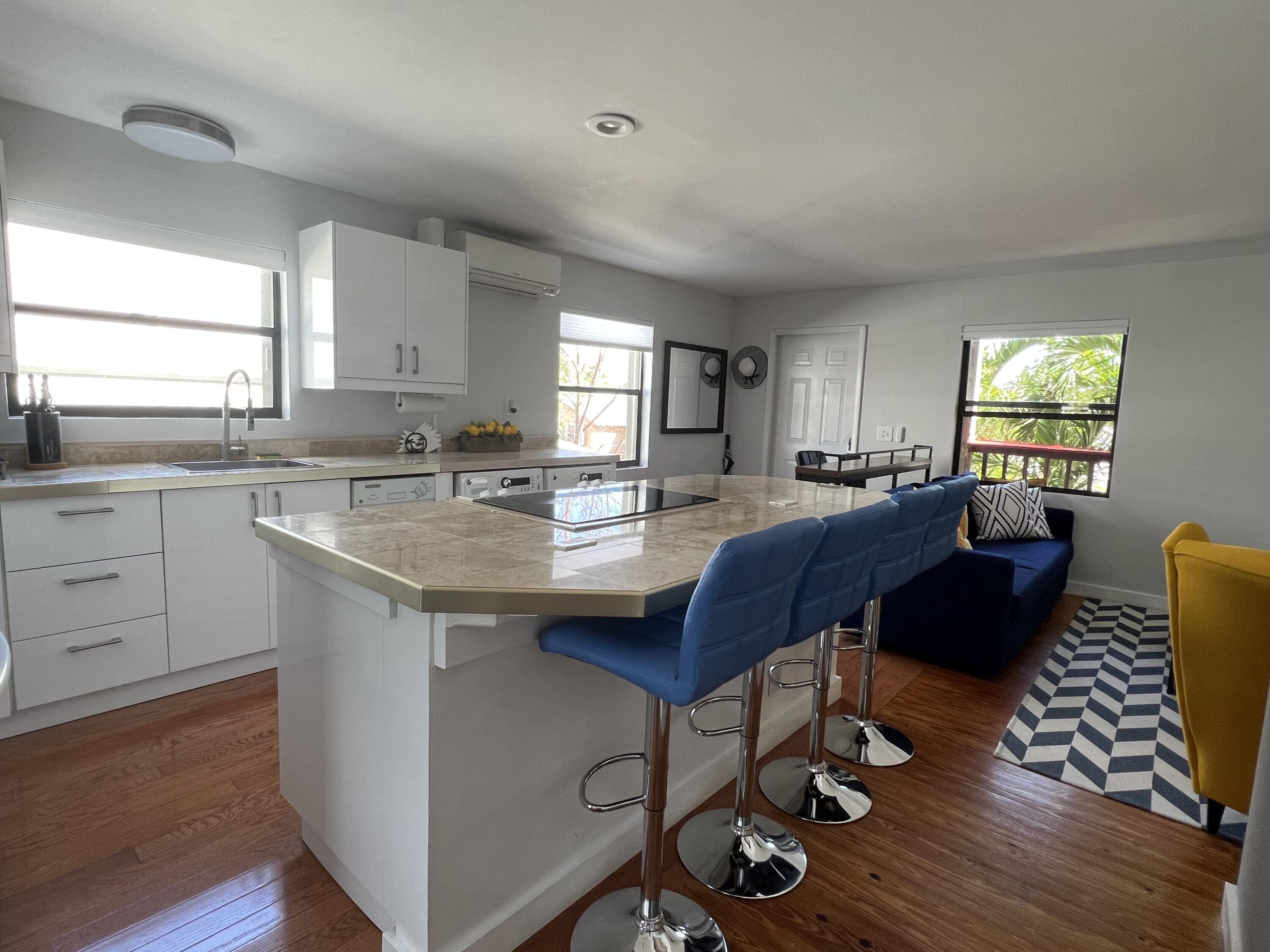 313 Catherine Street Unit: 4