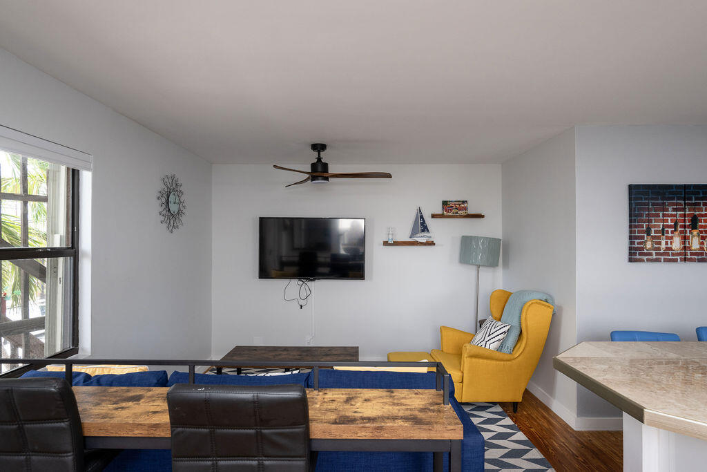 313 Catherine Street Unit: 4