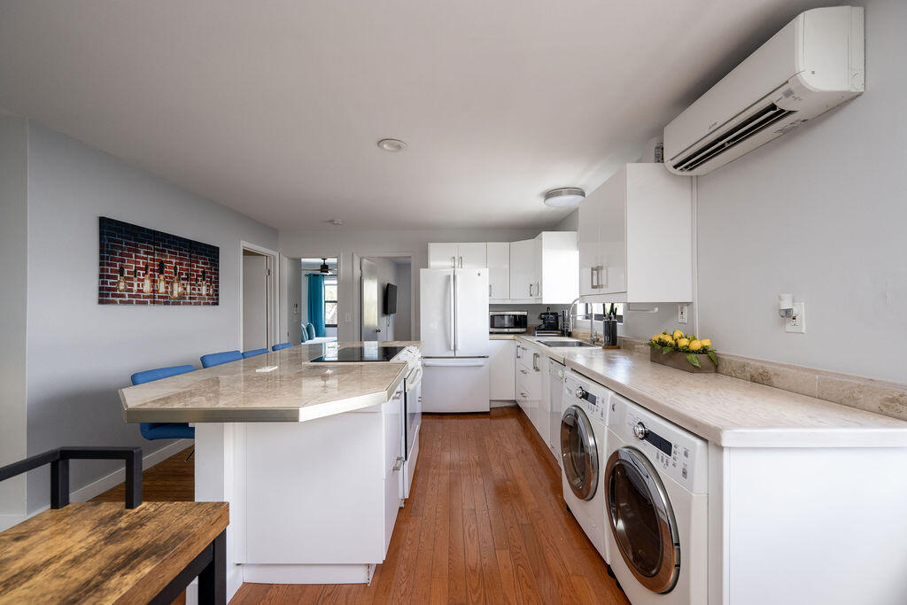 313 Catherine Street Unit: 4