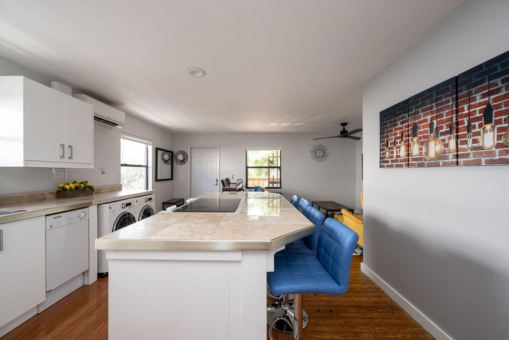 313 Catherine Street Unit: 4