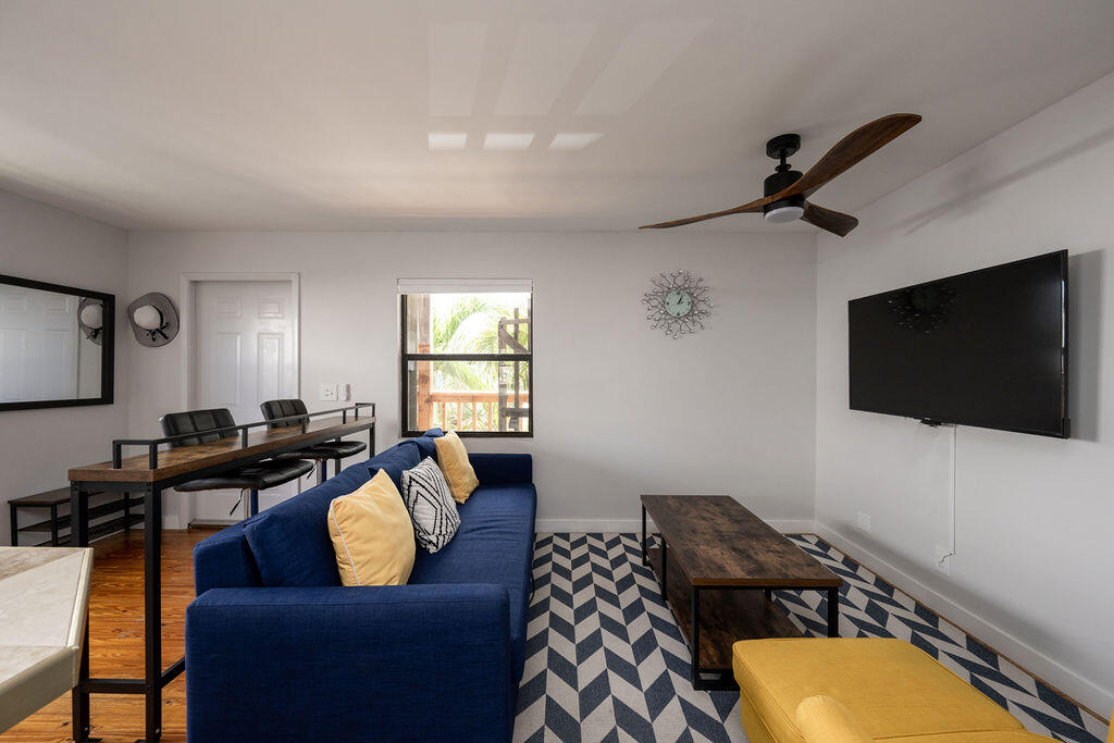 313 Catherine Street Unit: 4