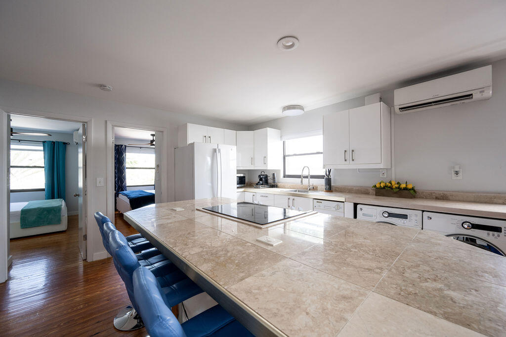 313 Catherine Street Unit: 4