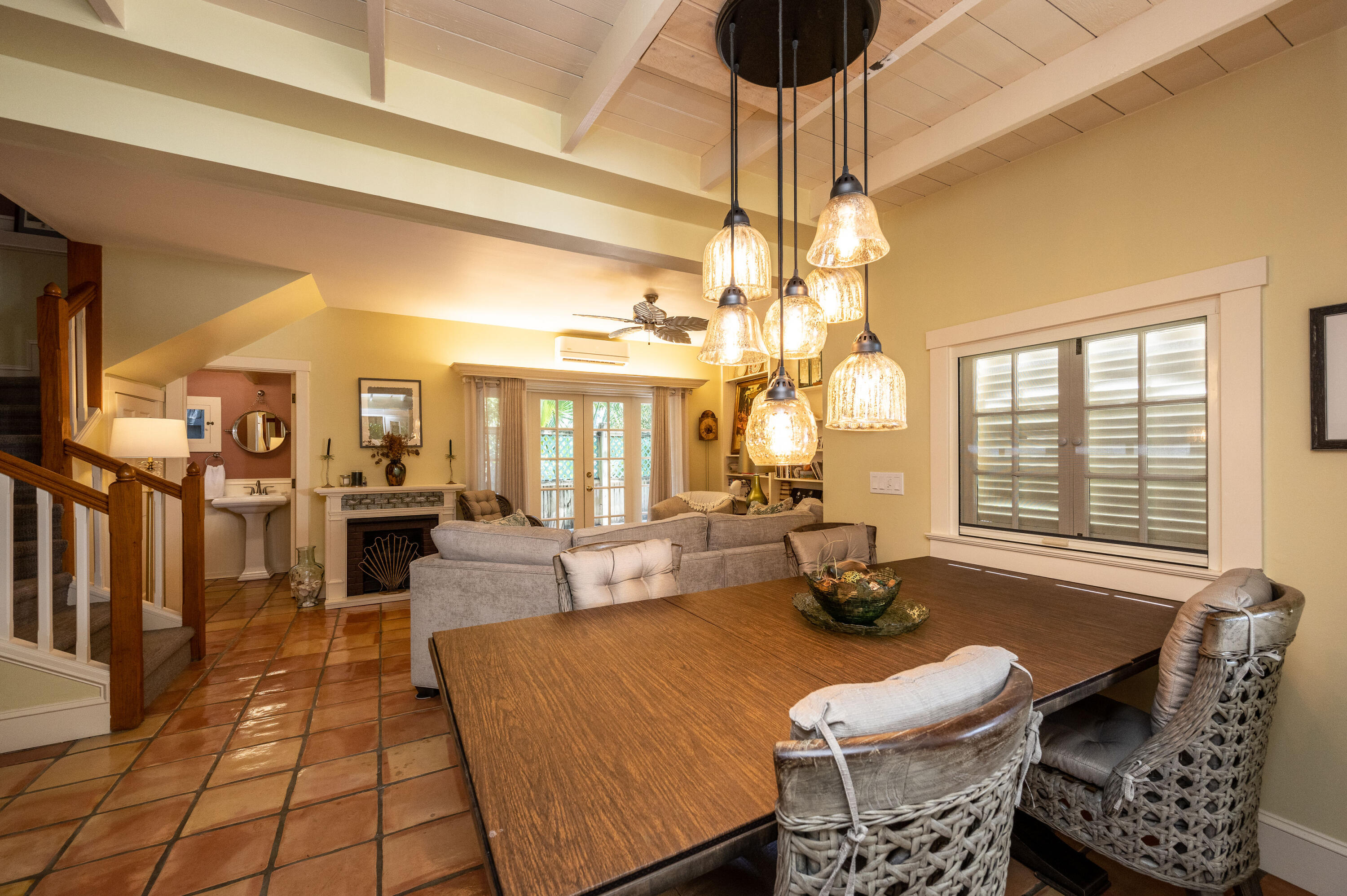 715 Windsor Lane Unit: Rear