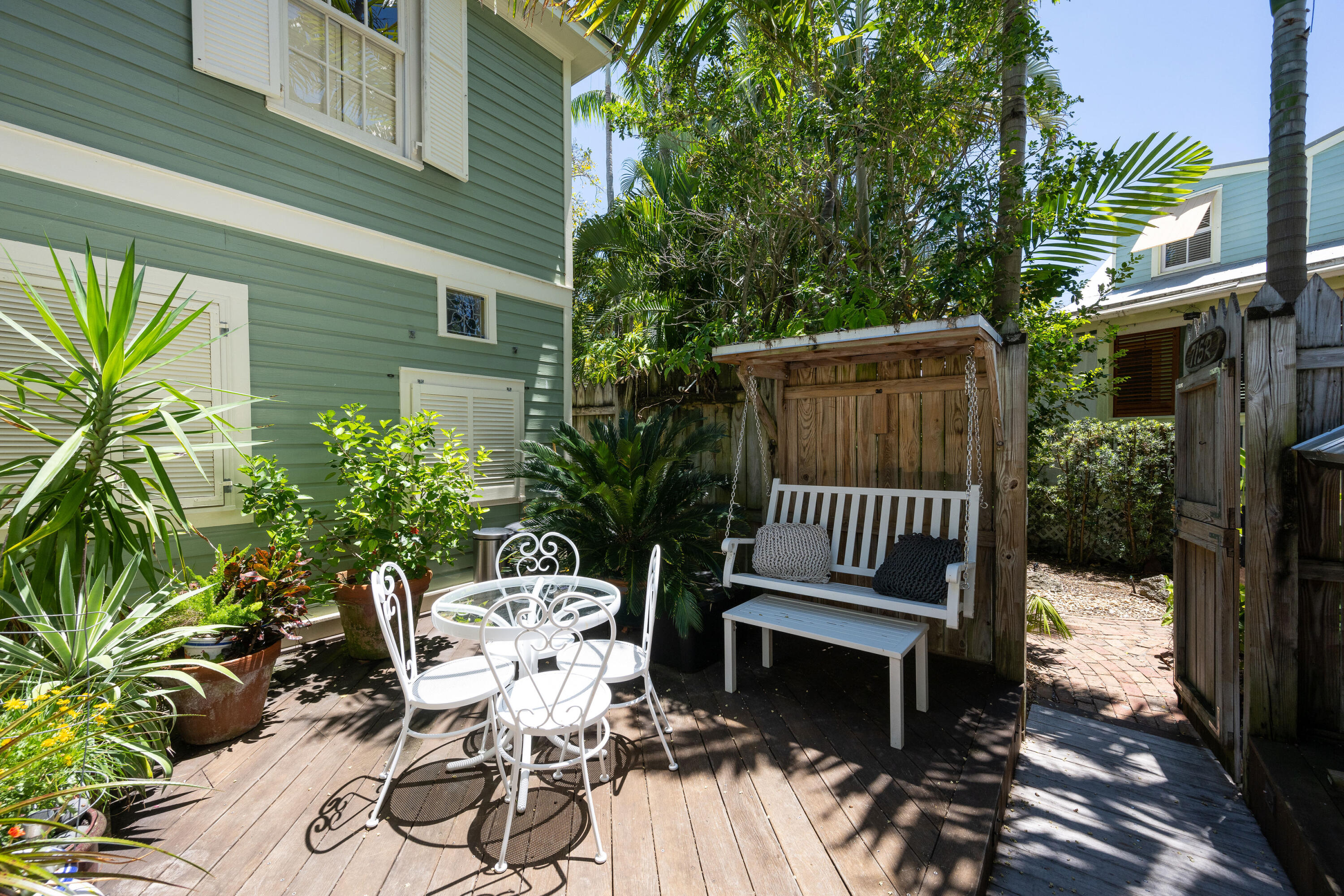 715 Windsor Lane Unit: Rear