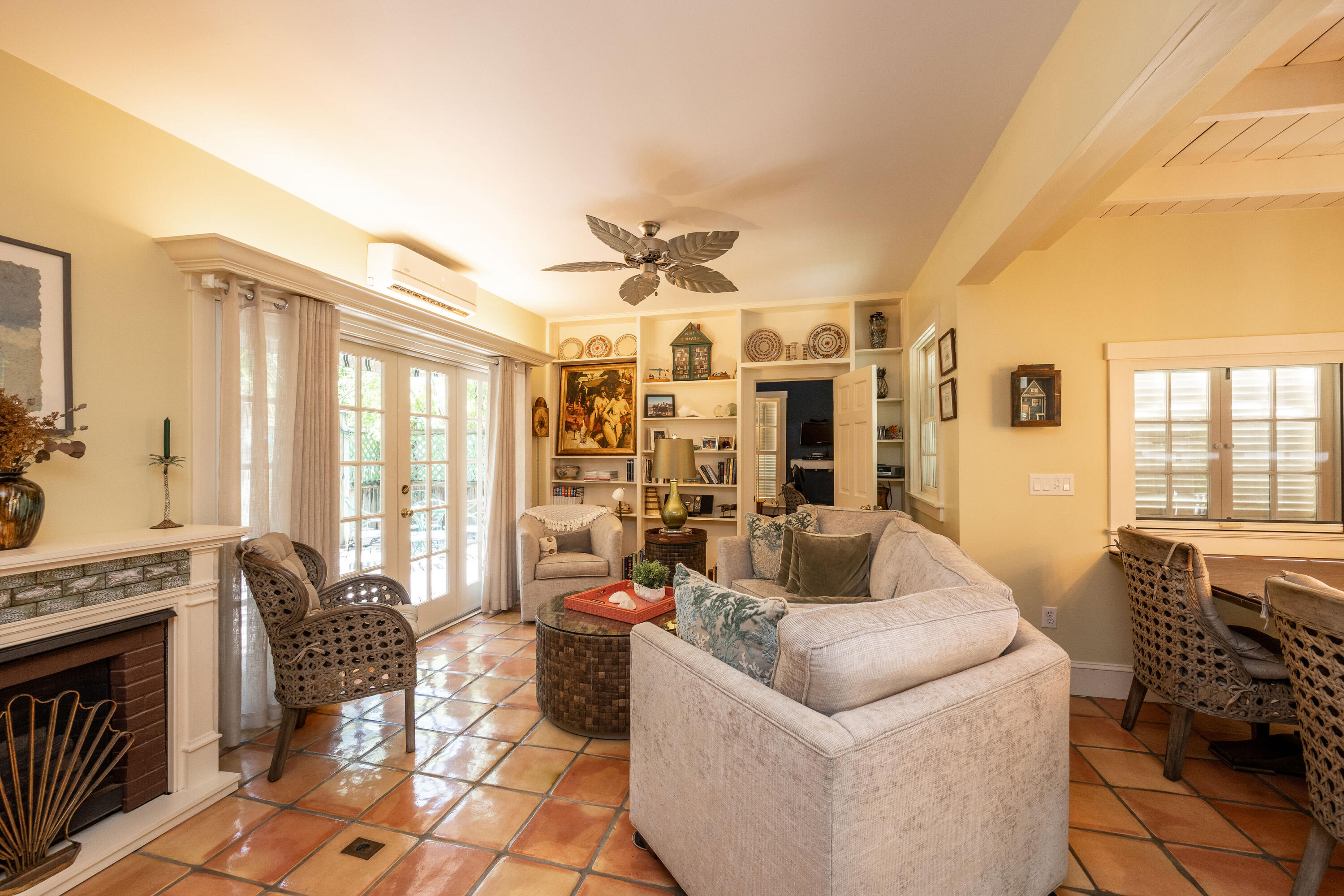 715 Windsor Lane Unit: Rear