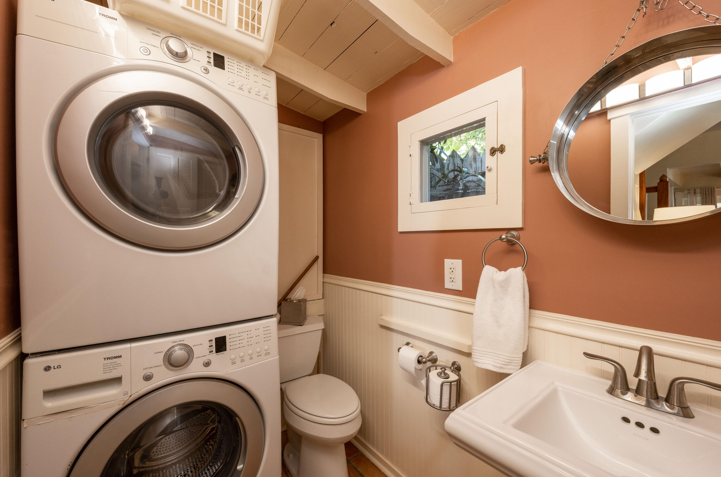 715 Windsor Lane Unit: Rear